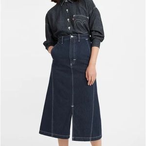 LEVI'S® RED WOMEN'S LOW-RISE TWISTED SLIM DENIM SKIRT